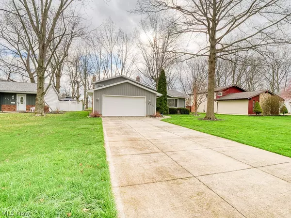 North Olmsted, OH 44070,6681 Louann DR