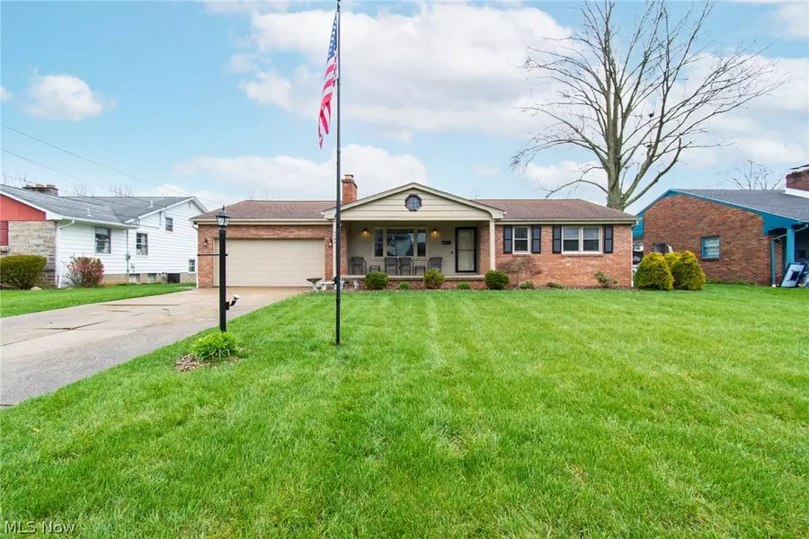 3490 Tall Oaks LN, Youngstown, OH 44511