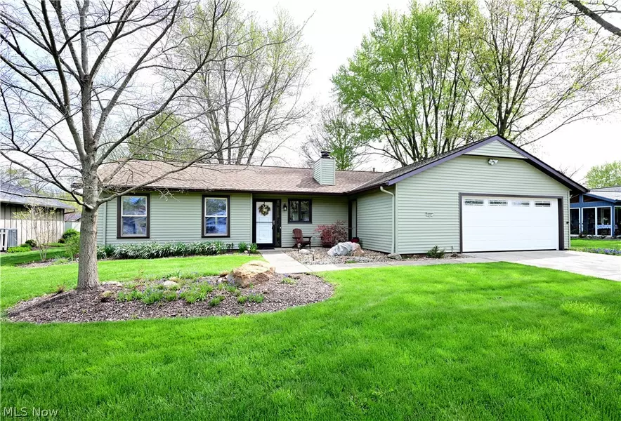 6227 Oakwood CIR, North Ridgeville, OH 44039