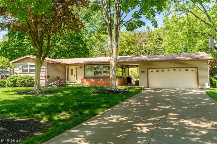 217 Oakpark ST NW, North Canton, OH 44720