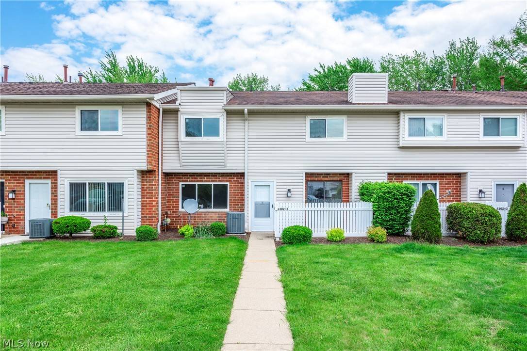 North Olmsted, OH 44070,4302 Hyde PARK #5