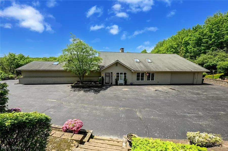 4240 Giles RD, Moreland Hills, OH 44022