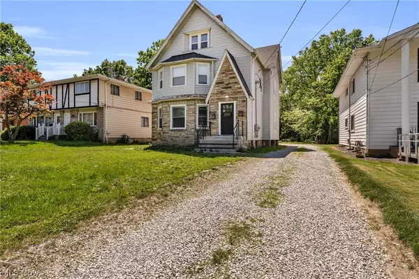 South Euclid, OH 44121,1588 S Green RD