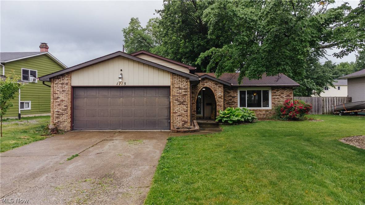 1715 N Nantucket DR, Lorain, OH 44053