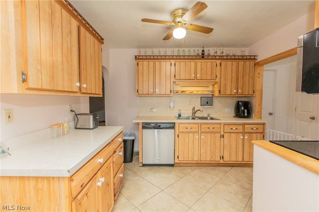Geneva, OH 44041,1641 Sherman ST