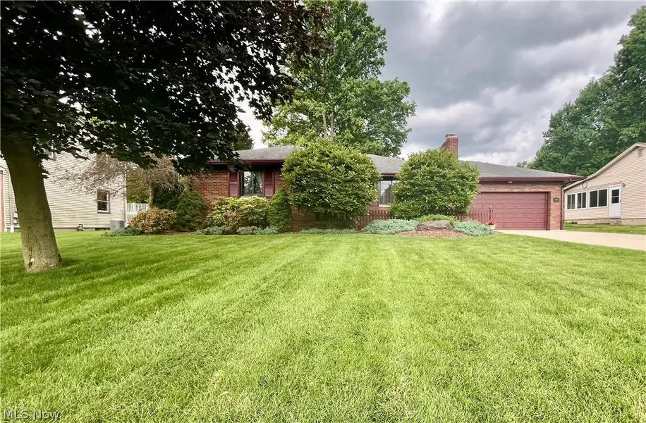 3465 Tall Oaks LN, Austintown, OH 44511