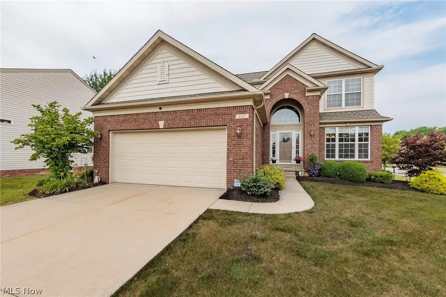 227 Lexington CIR, Broadview Heights, OH 44147