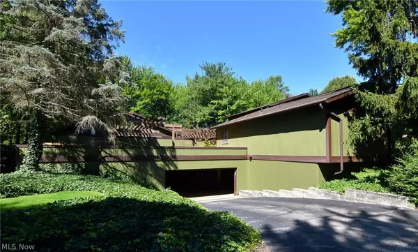 17614 Walnut TRL,  Chagrin Falls,  OH 44023