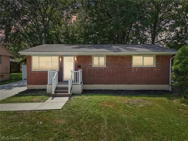 3237 Clearwater ST NW, Warren, OH 44485