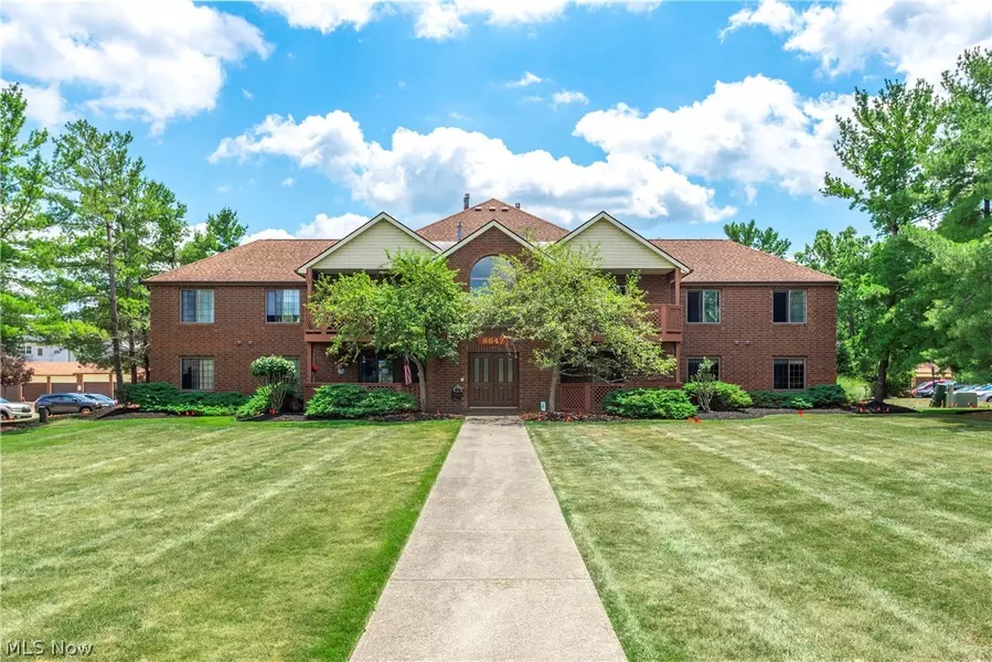 8647 Scenicview DR #102, Broadview Heights, OH 44147