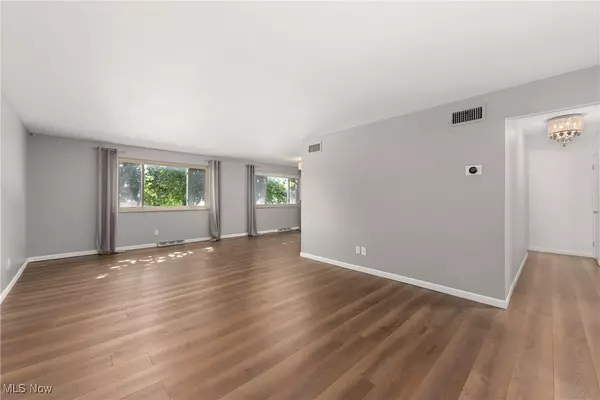 Rocky River, OH 44116,1736 Wagar RD #201