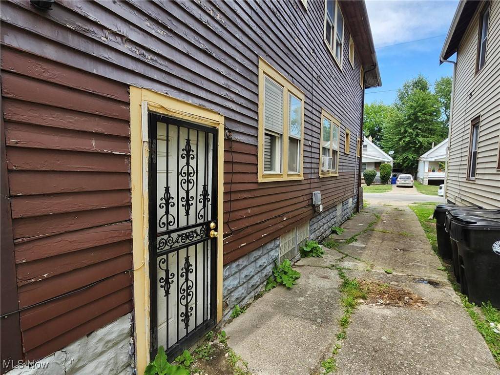 Cleveland, OH 44105,11010 Dove AVE