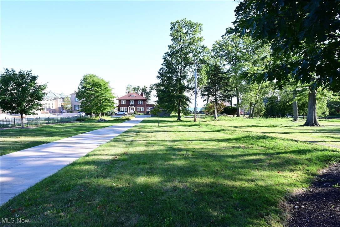 Bay Village, OH 44140,24458 Lake RD