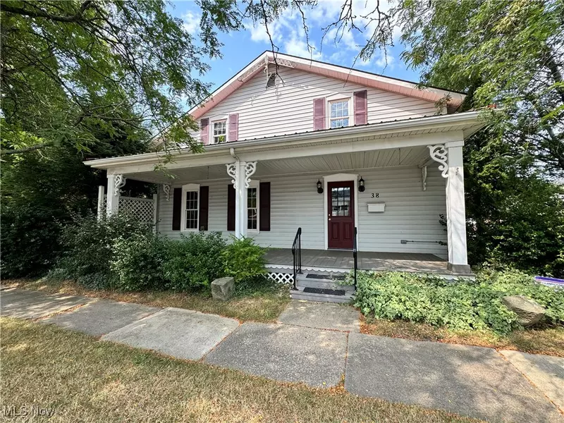 38 E Main ST, East Palestine, OH 44413