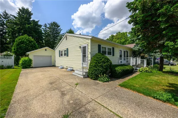 Orrville, OH 44667,725 Lake ST