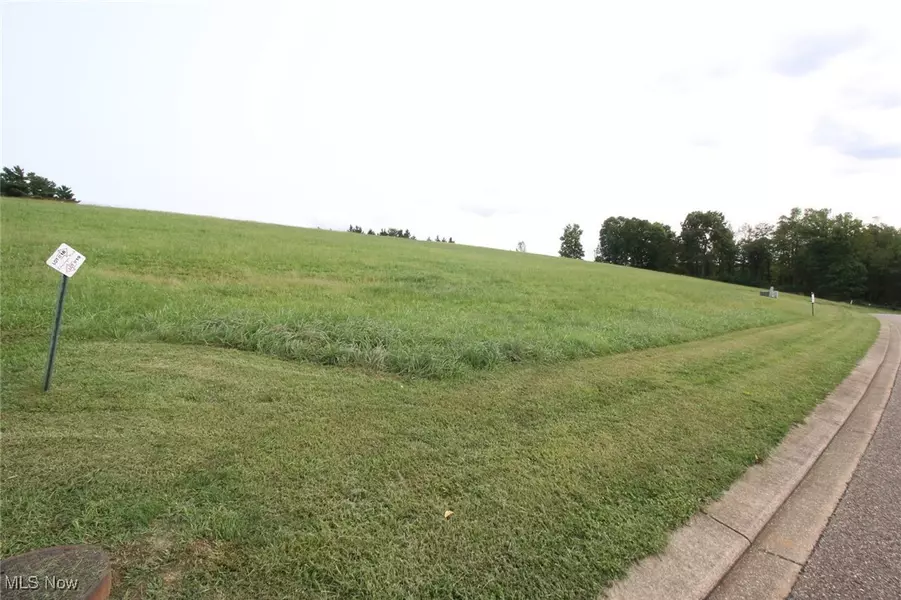 5265 Stonegate DR, Zanesville, OH 43701