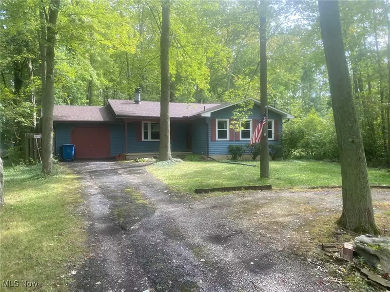 6899 McKenzie RD, Olmsted Township, OH 44138