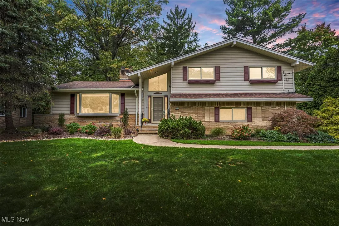 Brecksville, OH 44141,8010 Robin LN