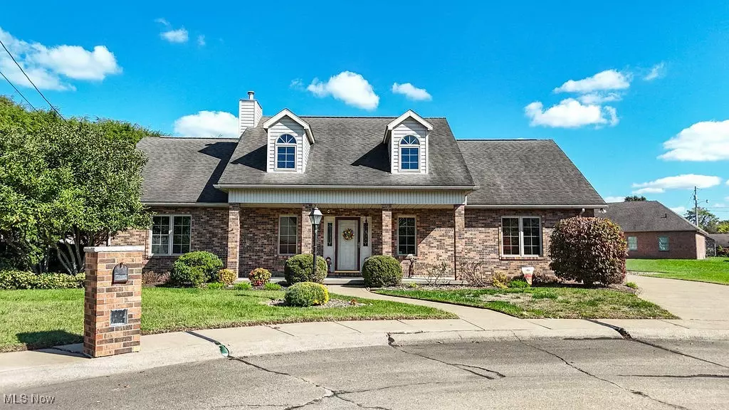 2 Sawgrass CIR, Belpre, OH 45714