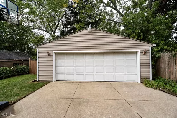 Akron, OH 44301,1686 Coventry ST