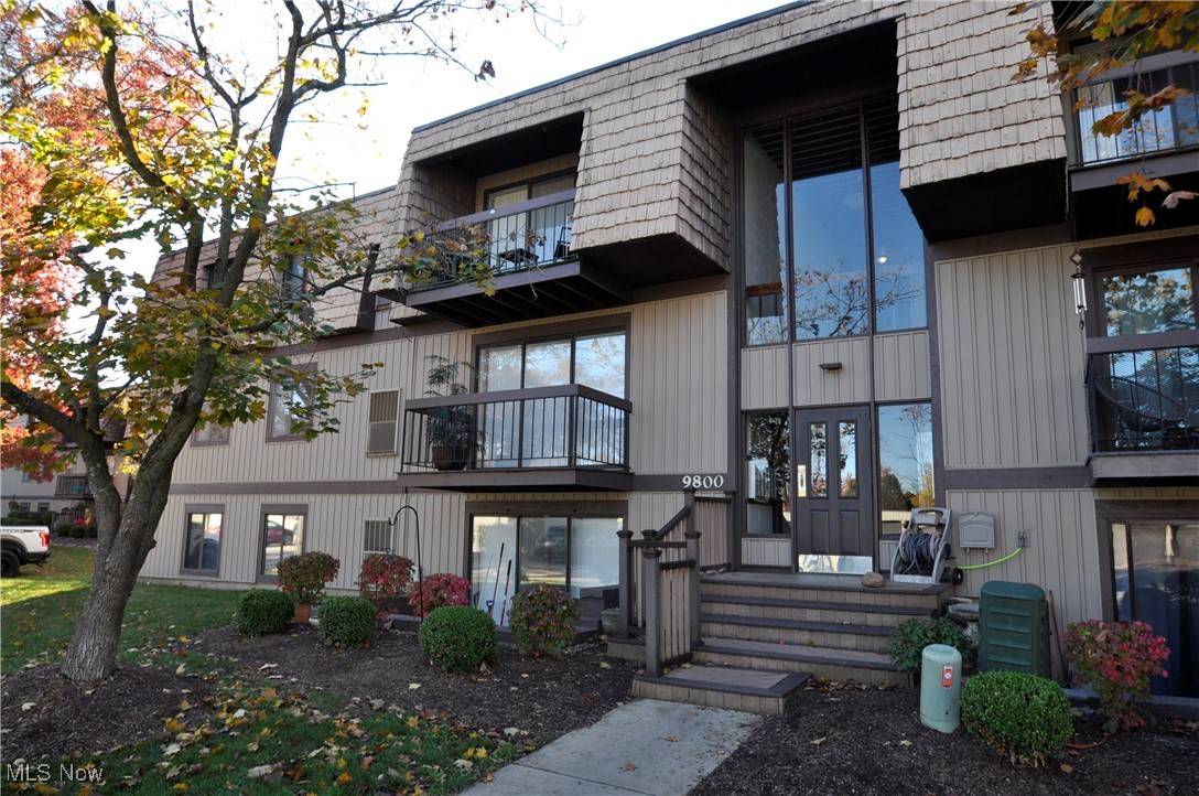 9800 Cove DR #3H, North Royalton, OH 44133