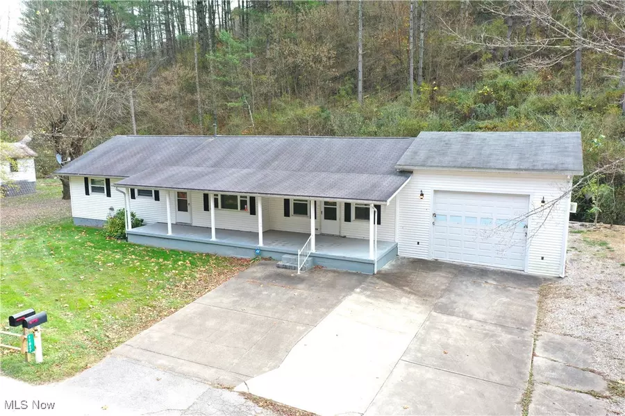 11817 S Calhoun HWY, Arnoldsburg, WV 25234