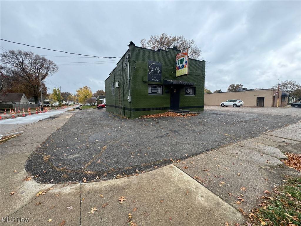 Akron, OH 44306,752 E Archwood AVE