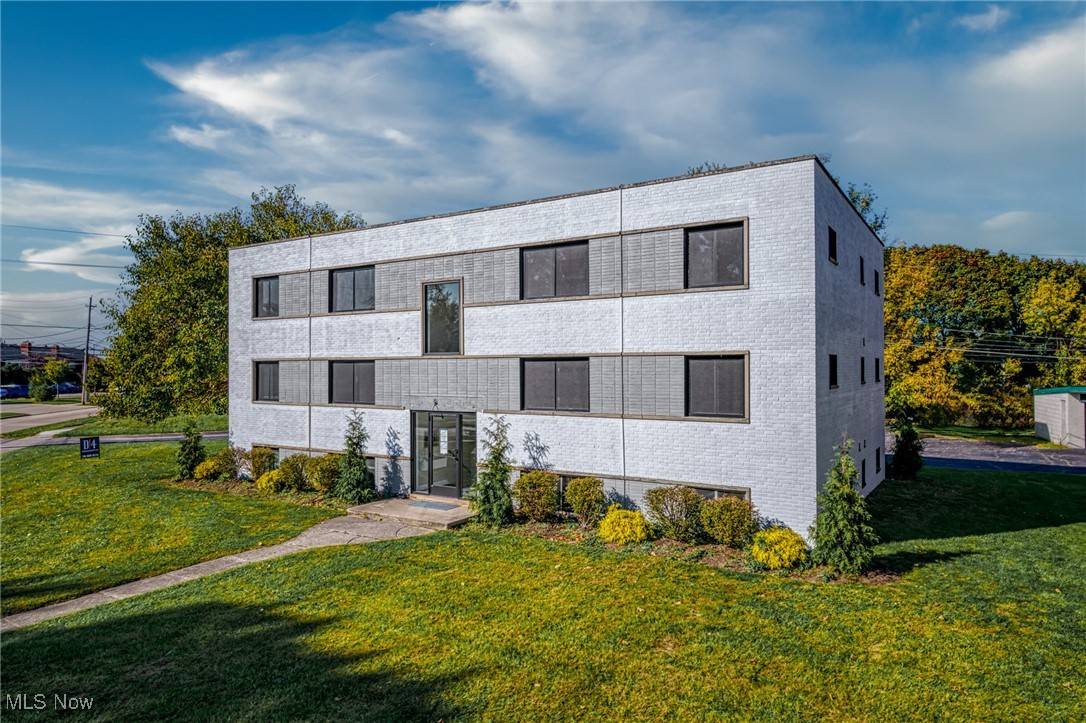 1673 Southbend DR #6, Rocky River, OH 44116