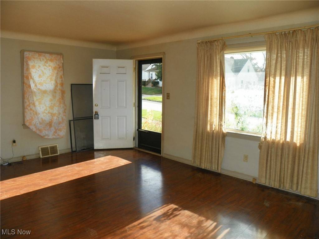 Parma, OH 44134,4302 Russell AVE