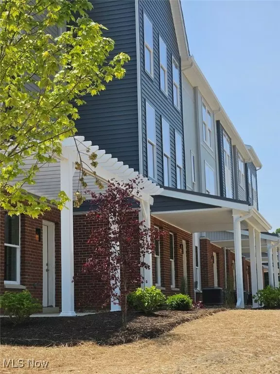 Akron, OH 44313,596 Mull AVE #8