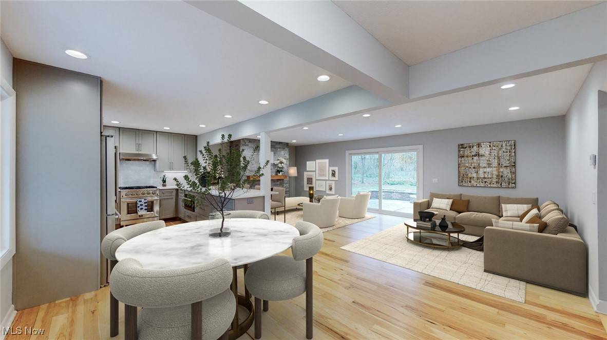 Chagrin Falls, OH 44023,17129 Woodmere DR