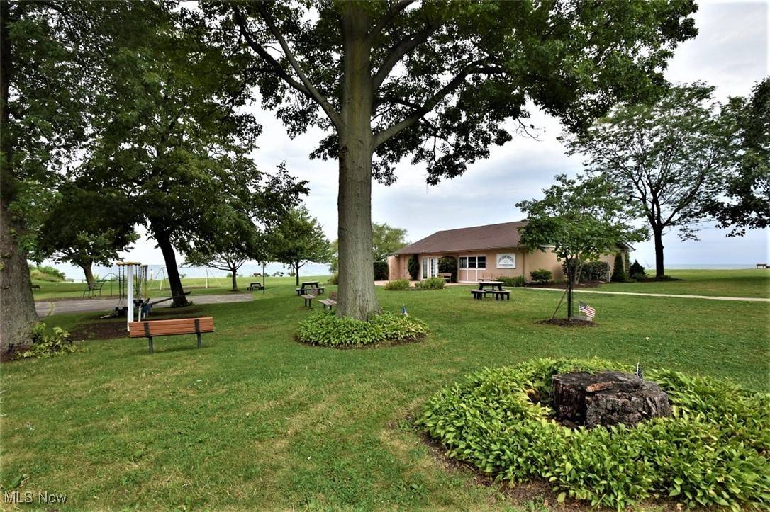 Cleveland, OH 44119,17112 Dorchester DR