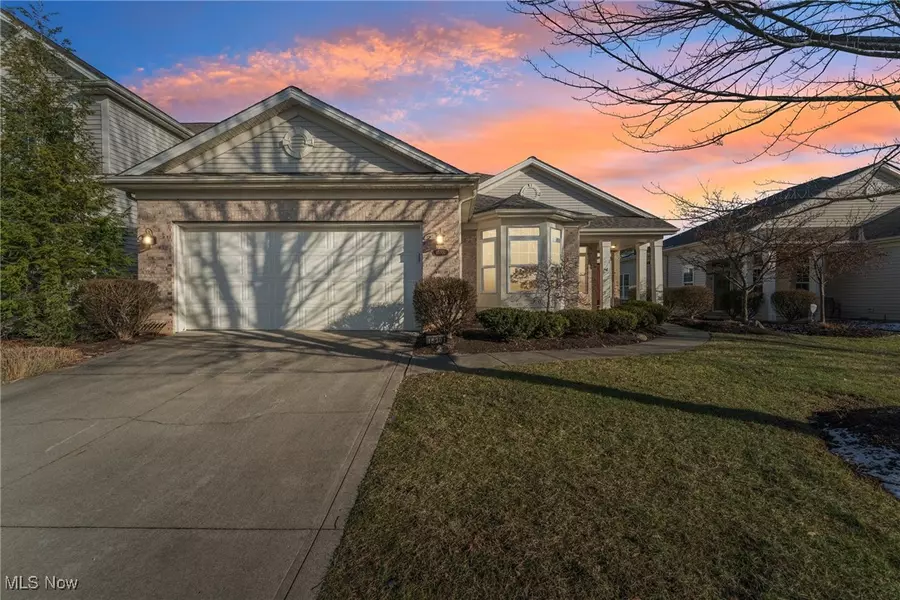 15301 Chestnut Oak LN, Strongsville, OH 44149