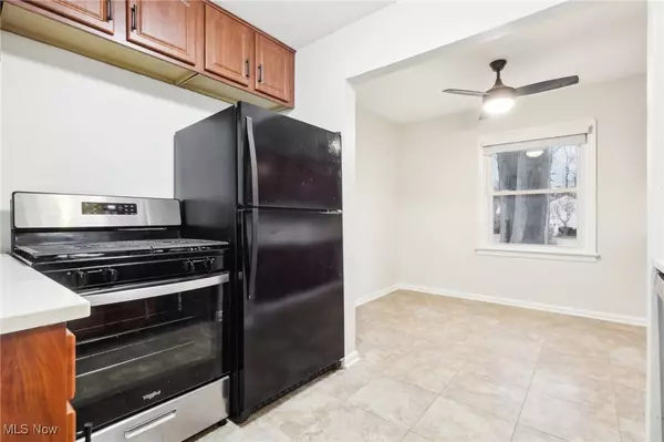 Bay Village, OH 44140,27863 Aberdeen RD