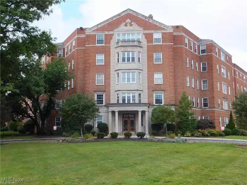 13800 Fairhill RD #212, Shaker Heights, OH 44120