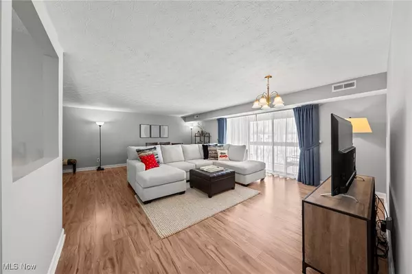 North Royalton, OH 44133,9731 Sunrise BLVD #M36