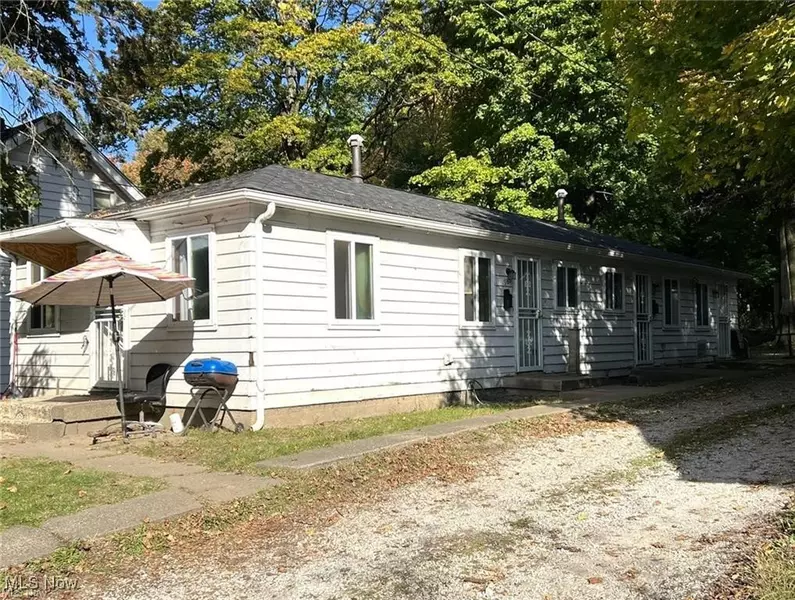 985-987 Diana AVE, Akron, OH 44307