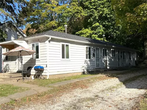 Akron, OH 44307,985-987 Diana AVE