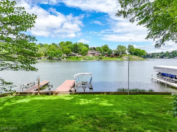 Malvern, OH 44644,466 W Mohawk DR