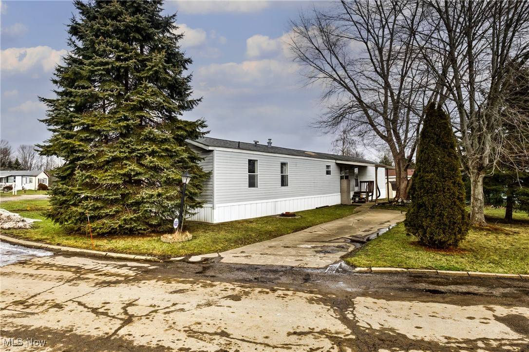 1015 South Park DR, Brookfield, OH 44403