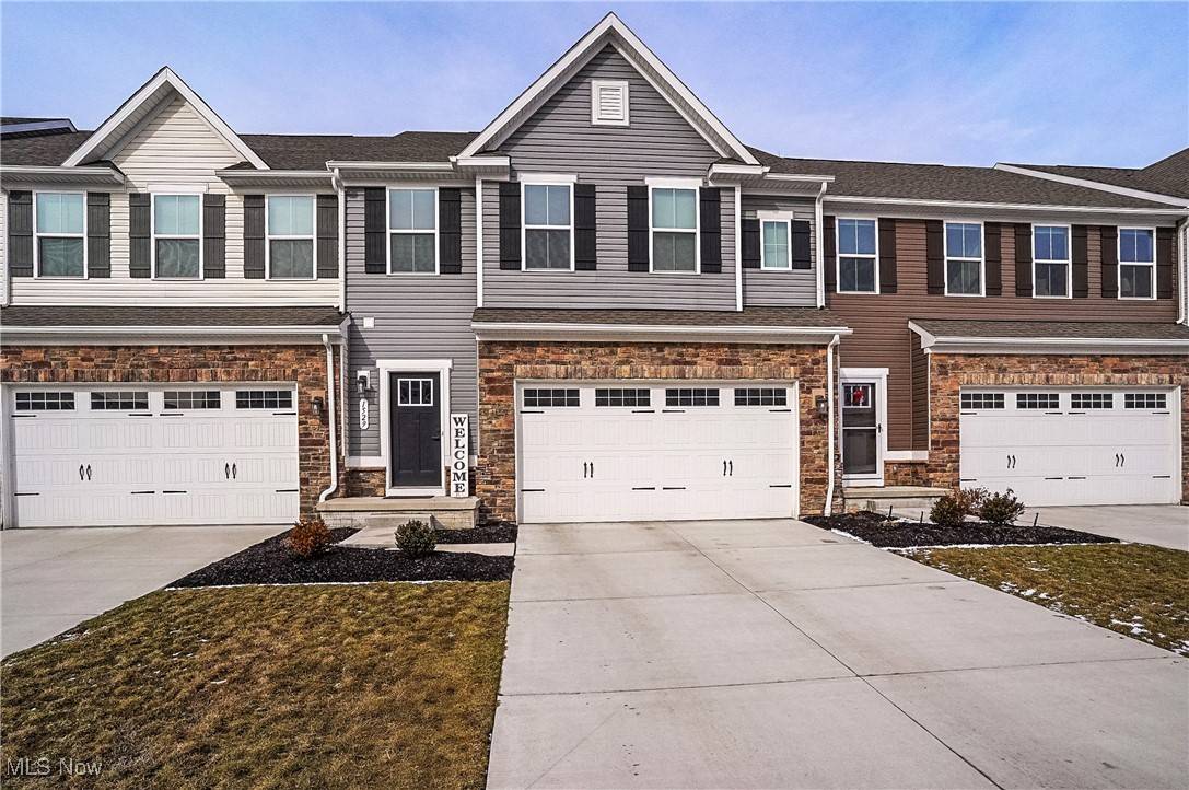 1529 Spruce Hill DR, Stow, OH 44224