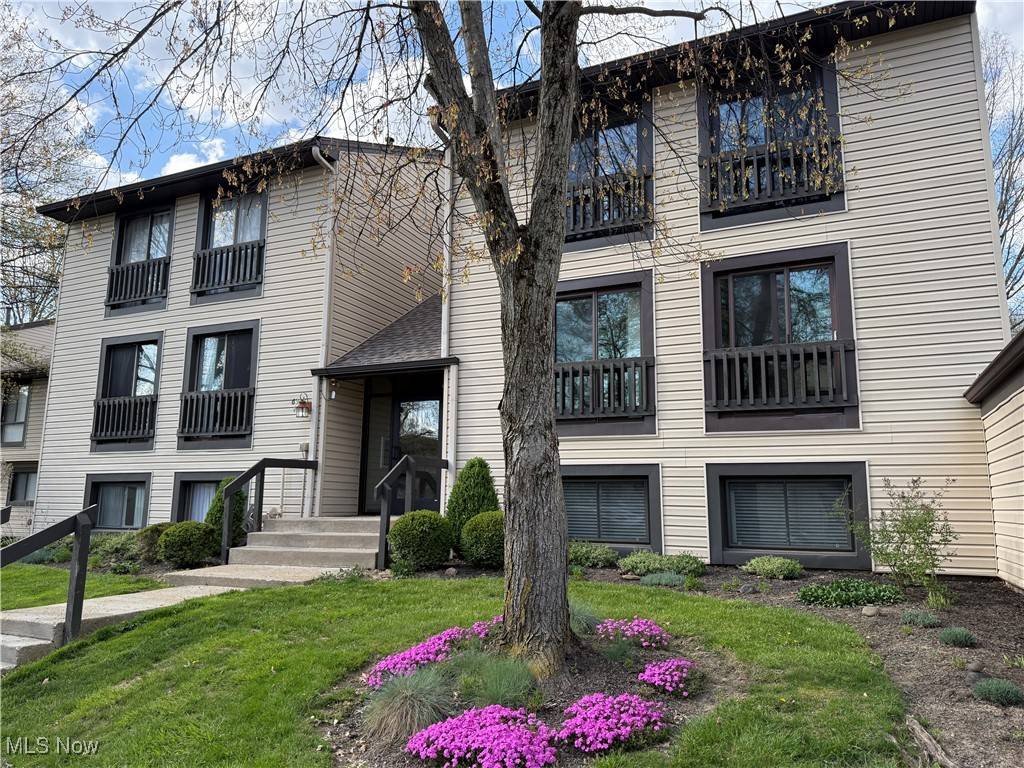 6340 Greenwood Pkwy #406, Sagamore Hills, OH 44067