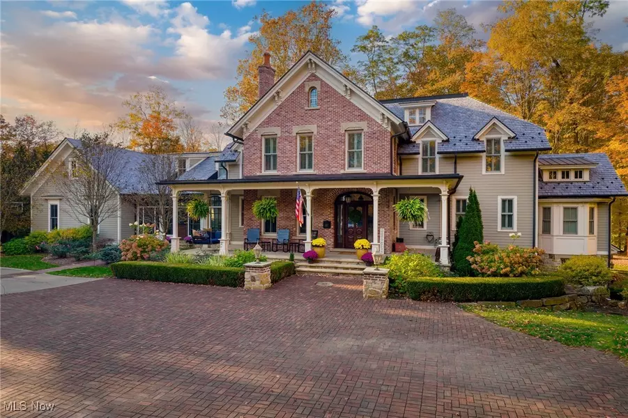 106 W Washington ST, Chagrin Falls, OH 44022