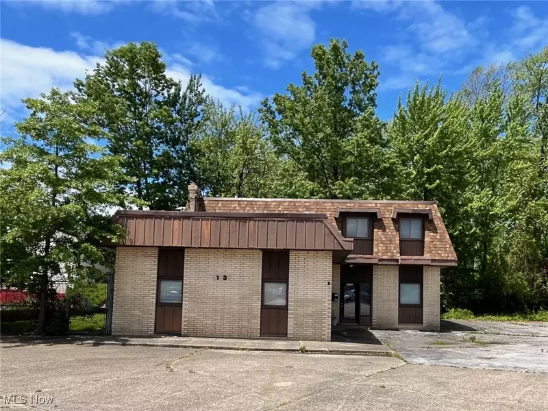 31735 / 31755 Vine ST, Willowick, OH 44095