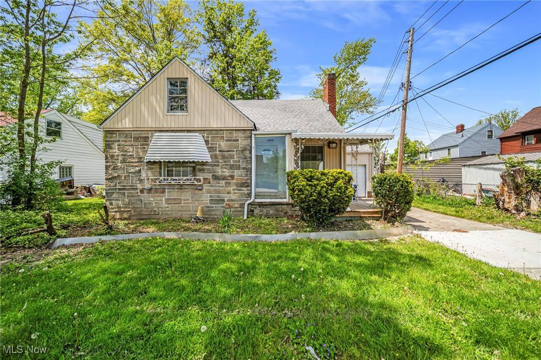 2010 Revere RD, Cleveland Heights, OH 44118