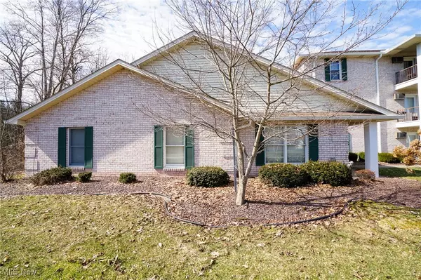 7404 Eisenhower DR #7, Boardman, OH 44512