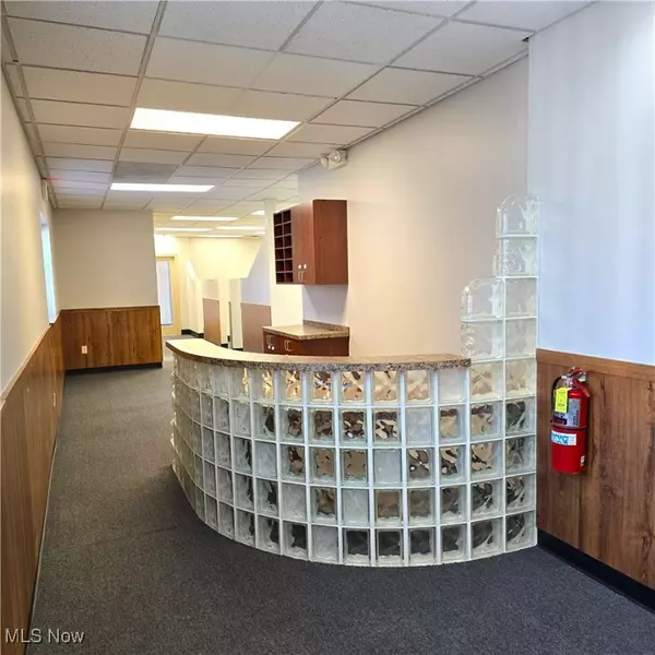 Middleburg Heights, OH 44130,7379 Pearl RD