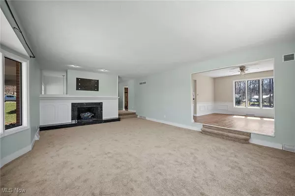 North Royalton, OH 44133,7493 James DR