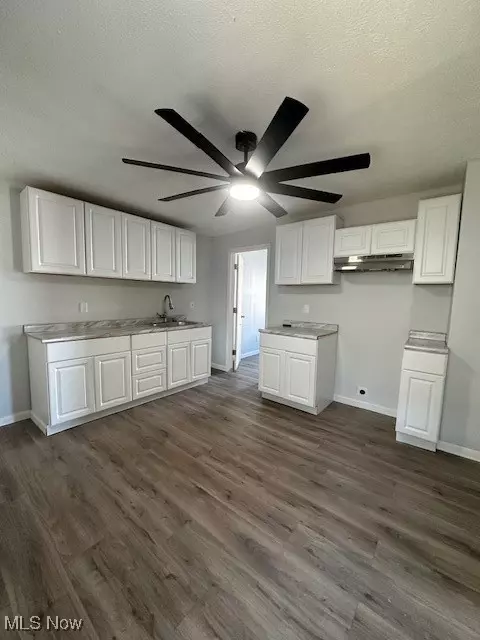 Lorain, OH 44052,1820 Long AVE