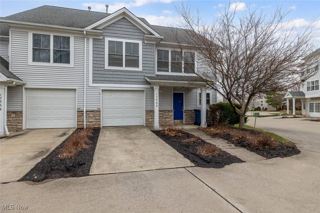17568 Wildwood LN, Cleveland, OH 44119